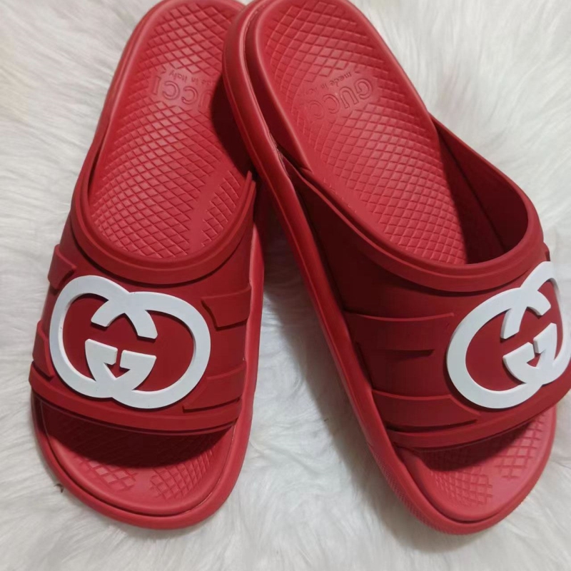 G*u*i slippers